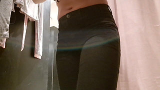 I'm Flashing My Tits in the Fitting Room
