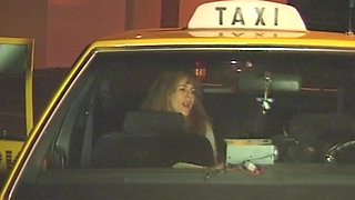 Wilde Taxifahrt: Hei&szlig;e Momente bei Nacht