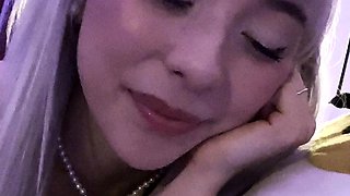 amateur blonde solo webcam