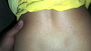 Hot young neighbors fucking their pussy at night, a fountain of water came out of her pussy.