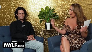 Thick cougar Richelle Ryan intrudes a brand fresh stud and takes his young sausage