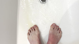 Pissing in Bathtub, Pissing on Feet. Solo Male Pee Watersports. Foreskin. Uncut Pee.
