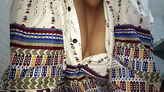 INDIAN BEAUTY QUEEN SHOWING HER BODY TO BOYFRIEND ACCIDENTLY VIDEO  GOME ON INTERNET