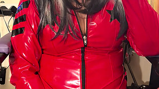 MISTRESS SHIRLEY HAVING A BREAK BETWEEEN SLAVES