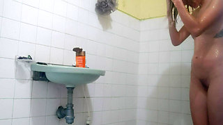 Oil massage in the bath